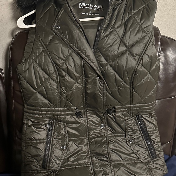 Michael Kors Quilted Vest with Faux Fur - Dark Green - Picture 5 of 7
